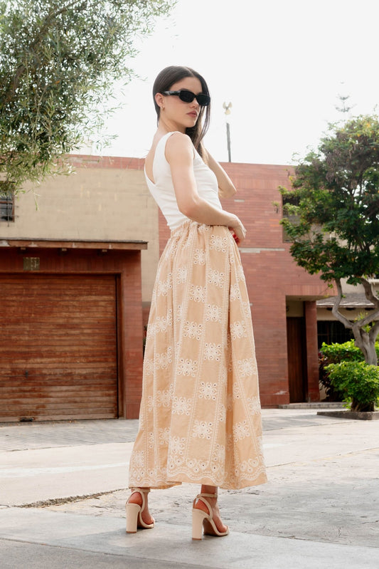 Falda Antonella Beige color S/M - Almát.pe